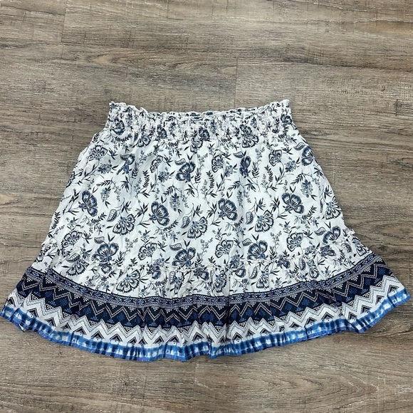beachlunchlounge Dresses & Skirts - BeachLunchLounge M Floral Blue and White Mini Skirt